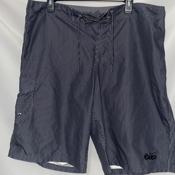 Nike 6.0 MENS SIZE 38 BOARD SHORTS Gray and Black Striped Shorts POCKETS CLEAN - Picture 6 of 13